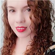 Docente en áreas de artes plásticas y ciencias sociales